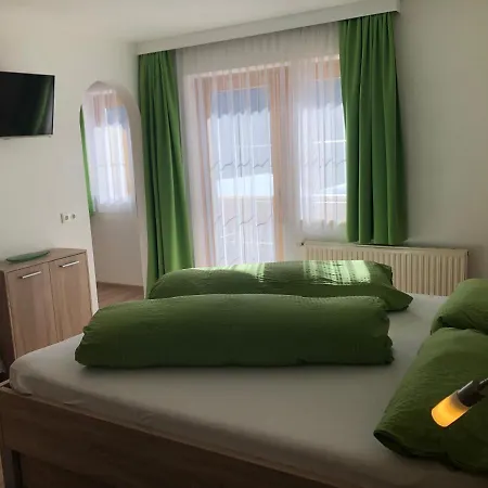 Haus Fuetsch Homestay *