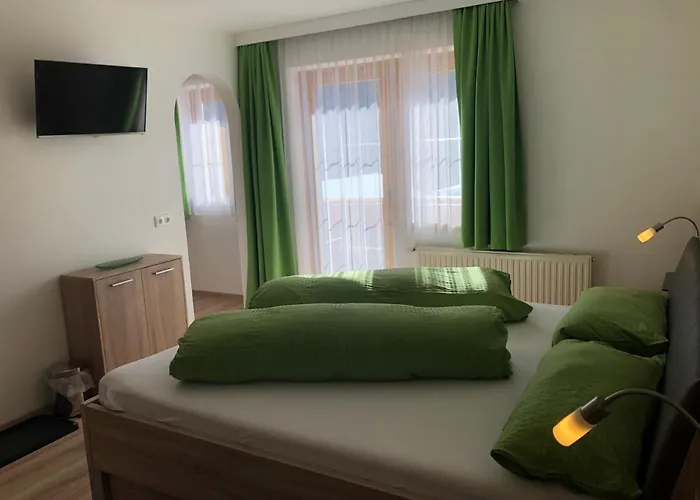 Haus Fuetsch Privatunterkunft *